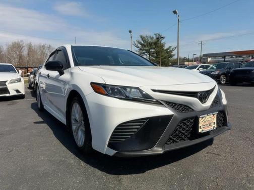 2020 Toyota Camry SE