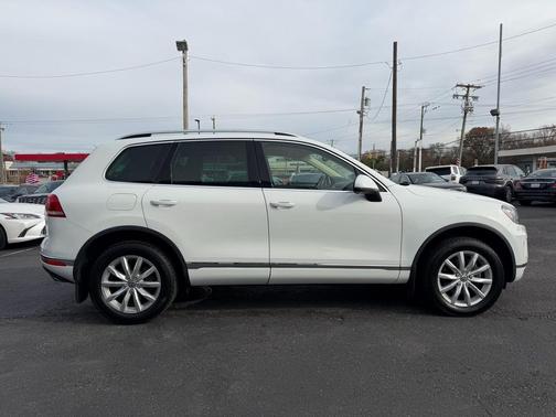 2016 Volkswagen Touareg VR6 Sport