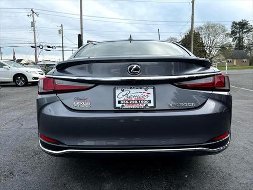 2019 Lexus ES 300h Luxury