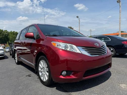 Salsa Red Pearl 2014 Toyota Sienna XLE