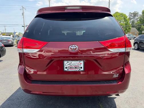 Salsa Red Pearl 2014 Toyota Sienna XLE