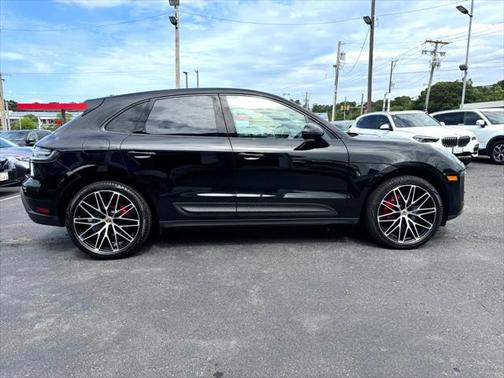 2022 Porsche Macan Base