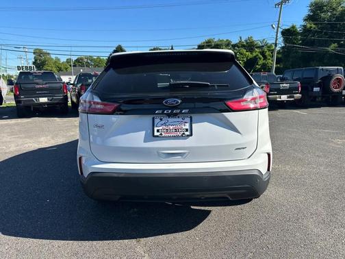 Oxford White 2021 Ford Edge SE