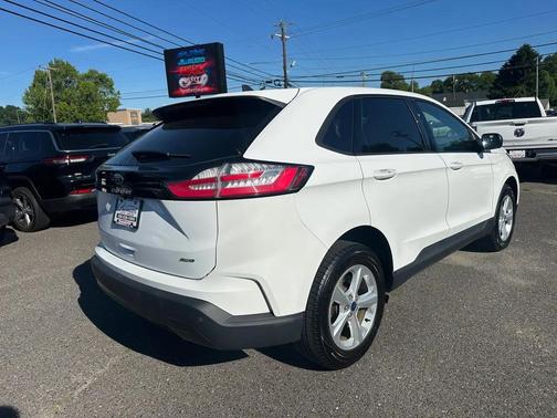 Oxford White 2021 Ford Edge SE