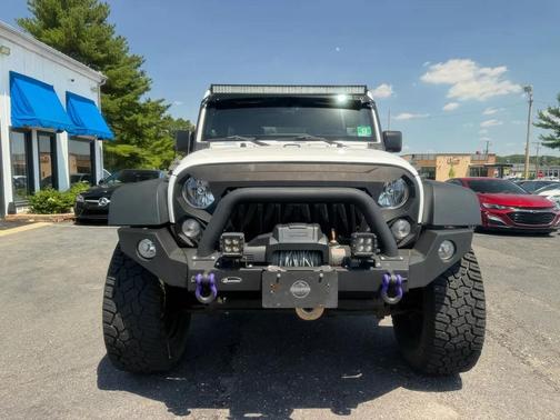 Bright White Clearcoat 2014 Jeep Wrangler Unlimited Sport