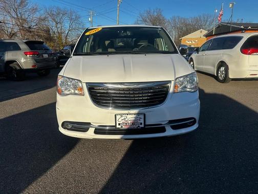 2016 Chrysler Town & Country Touring-L
