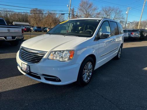 2016 Chrysler Town & Country Touring-L