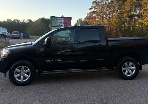 2014 Nissan Titan SV