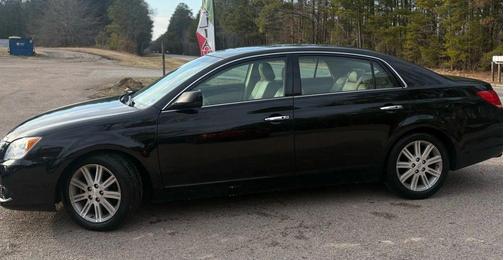 2010 Toyota Avalon XLS
