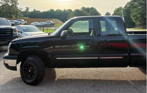 Black 2004 Chevrolet Silverado 1500 LS Extended Cab