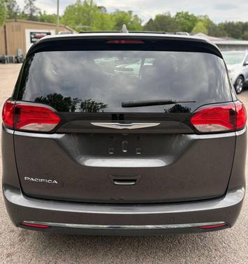Granite Crystal Metallic Clearcoat 2017 Chrysler Pacifica Touring-L