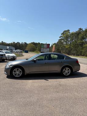 2013 INFINITI G37 x