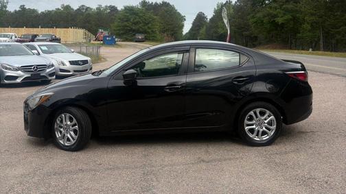 Stealth 2017 Toyota Yaris iA Base