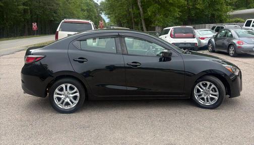 Stealth 2017 Toyota Yaris iA Base
