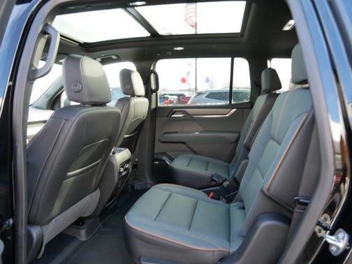2025 GMC Acadia AWD AT4