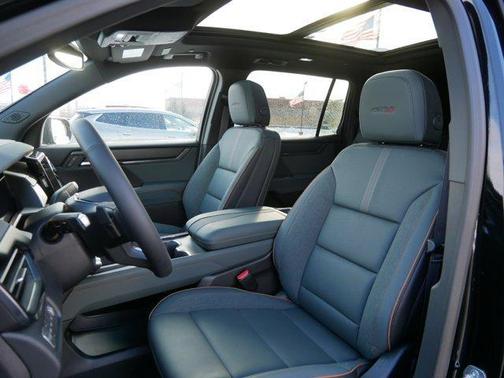 2025 GMC Acadia AWD AT4