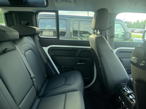 2025 Land Rover Defender P300
