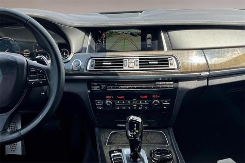 2015 BMW 750 i