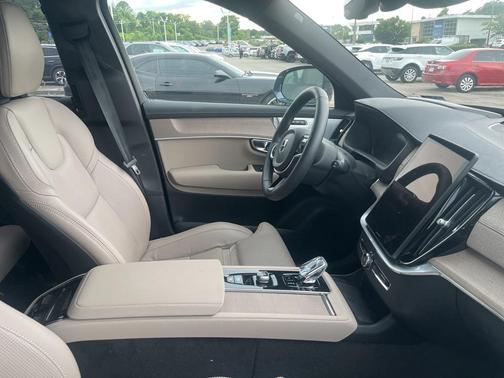 2025 Volvo XC90 B5 ULTRA