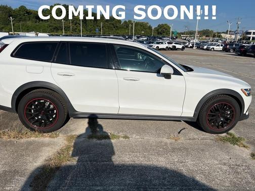 2022 Volvo V60 Cross Country T5