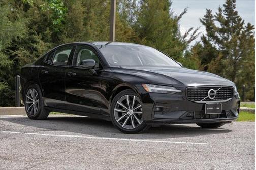 2021 Volvo S60 T5 Momentum