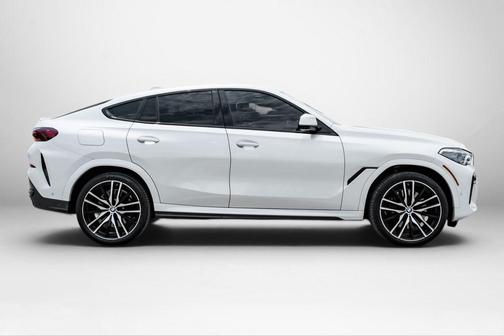 Mineral White Metallic 2021 BMW X6 M50i