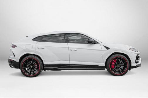 2022 Lamborghini Urus Graphite Capsule