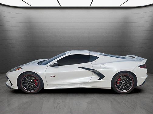 White Pearl Metallic Tricoat 2023 Chevrolet Corvette Stingray w/3LT