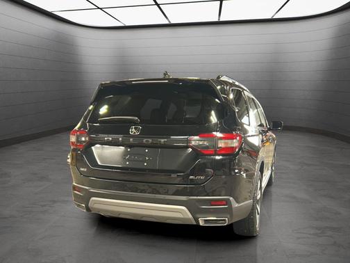 2023 Honda Pilot AWD Elite