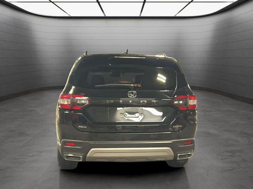 2023 Honda Pilot AWD Elite