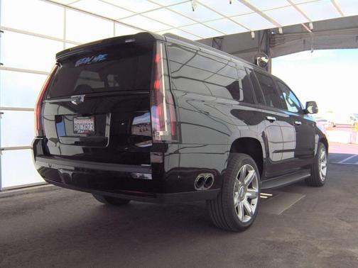 2018 Cadillac Escalade ESV Luxury