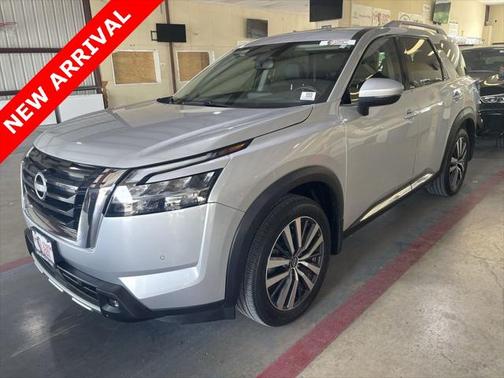 2022 Nissan Pathfinder Platinum 2WD