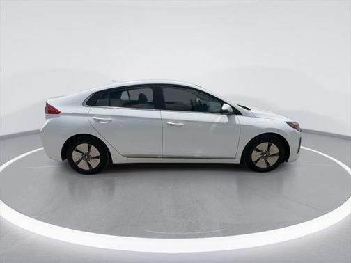 2021 Hyundai IONIQ Hybrid SE