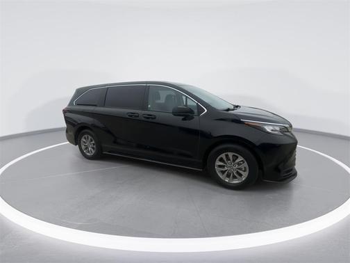 2022 Toyota Sienna LE