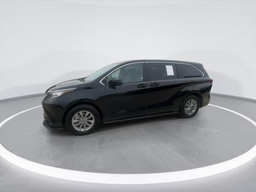 2022 Toyota Sienna LE