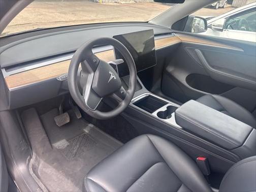 2022 Tesla Model Y Long Range Dual Motor All-Wheel Drive