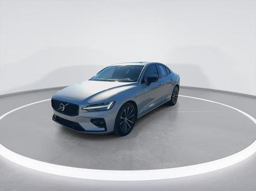 2022 Volvo S60 T5 Momentum