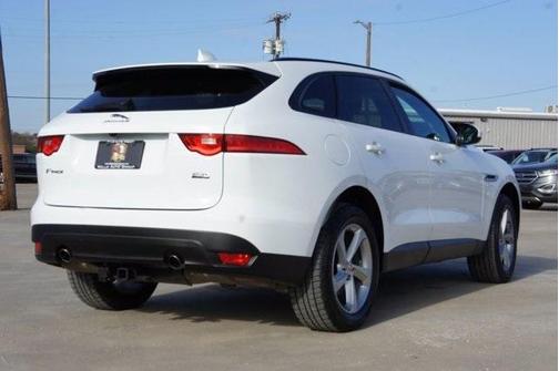 Photo 4 of 38 of 2018 Jaguar F-PACE 25t Premium