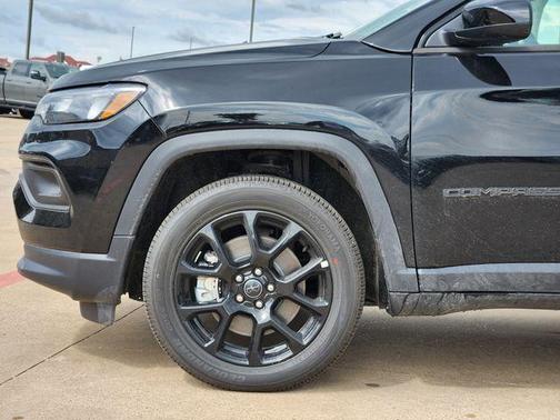Diamond Black 2026 Jeep Compass Latitude
