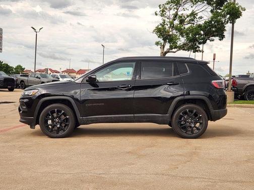 Diamond Black 2026 Jeep Compass Latitude