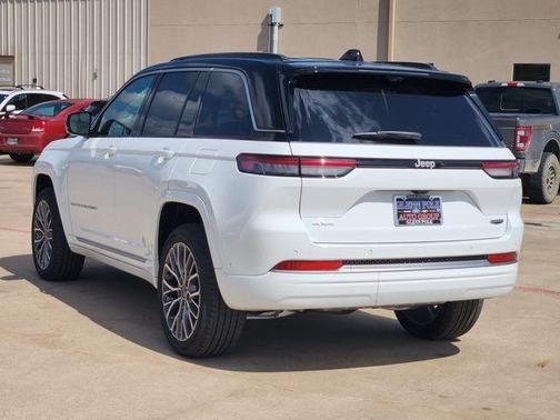Bright White Clearcoat 2026 Jeep Grand Cherokee Summit