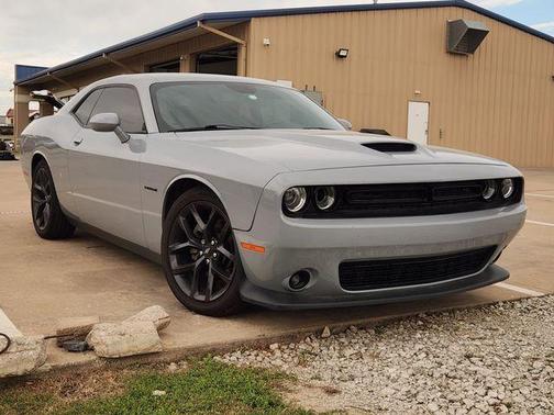 Smoke 2021 Dodge Challenger R/T