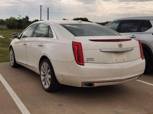 White Diamond Tri-Coat 2015 Cadillac XTS Luxury