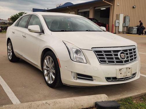 White Diamond Tri-Coat 2015 Cadillac XTS Luxury