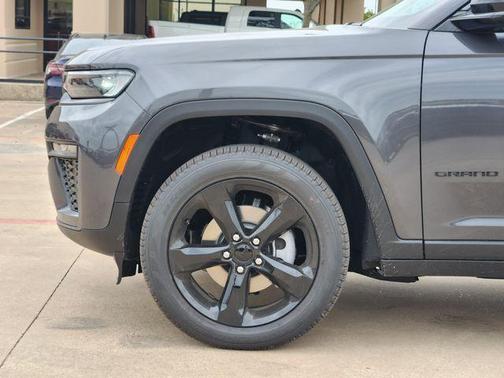 Metallic 2026 Jeep Grand Cherokee Limited