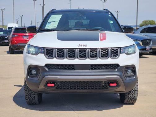Bright White Clearcoat 2025 Jeep Compass Trailhawk