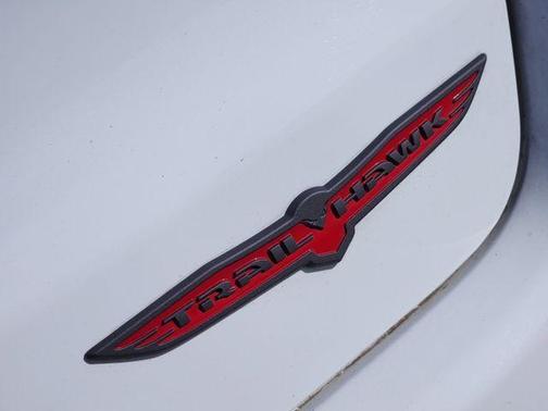 Bright White Clearcoat 2025 Jeep Compass Trailhawk