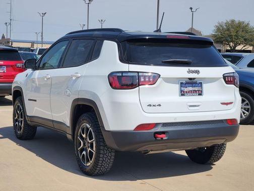 Bright White Clearcoat 2025 Jeep Compass Trailhawk