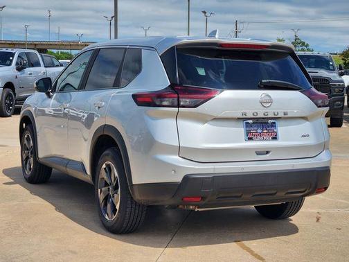 Brilliant Silver Metallic 2025 Nissan Rogue SV