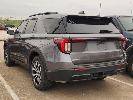 Carbonized Gray Metallic 2025 Ford Explorer ST-Line